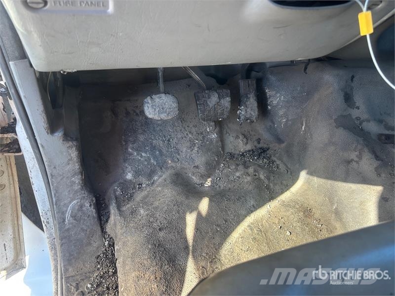 Ford 2000 gal on Ford F-750 4x2 Asphalt Distributor Tru Tankbilar