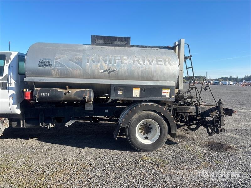 Ford 2000 gal on Ford F-750 4x2 Asphalt Distributor Tru Tankbilar