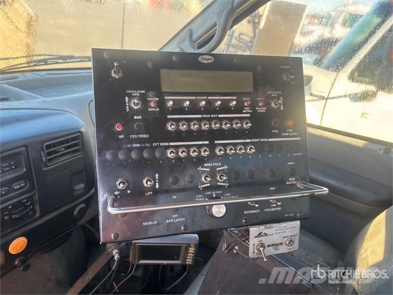 Ford 2000 gal on Ford F-750 4x2 Asphalt Distributor Tru Tankbilar