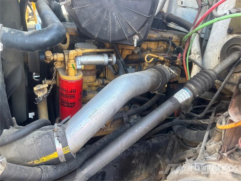 Ford 2000 gal on Ford F-750 4x2 Asphalt Distributor Tru Tankbilar