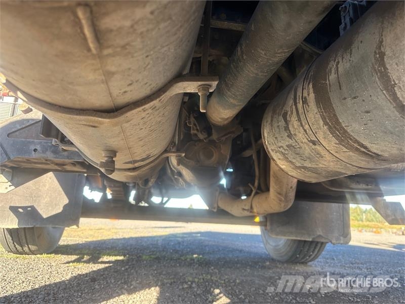 Ford 2000 gal on Ford F-750 4x2 Asphalt Distributor Tru Tankbilar