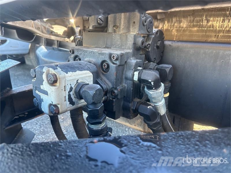 Ford 2000 gal on Ford F-750 4x2 Asphalt Distributor Tru Tankbilar