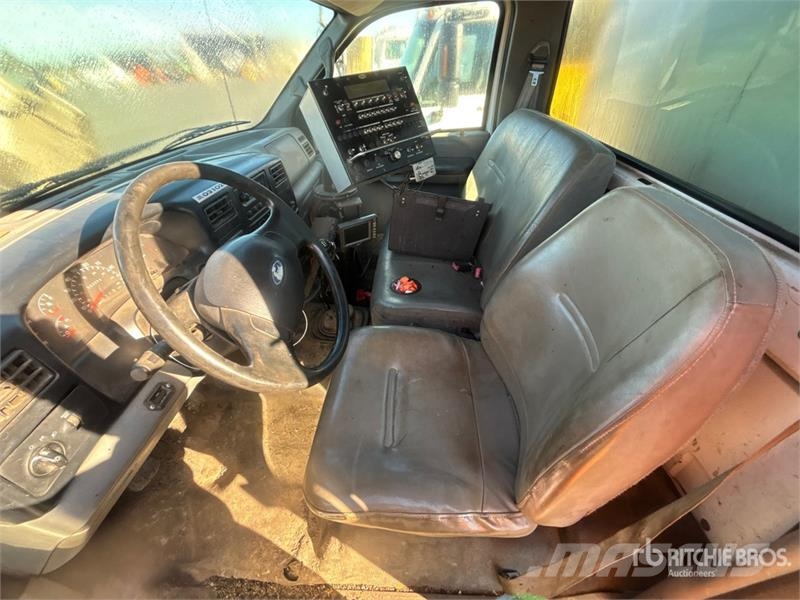 Ford 2000 gal on Ford F-750 4x2 Asphalt Distributor Tru Tankbilar