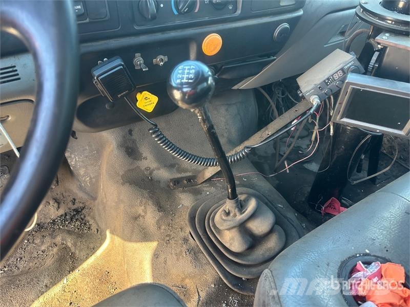 Ford 2000 gal on Ford F-750 4x2 Asphalt Distributor Tru Tankbilar
