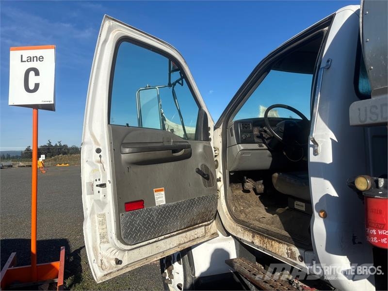 Ford 2000 gal on Ford F-750 4x2 Asphalt Distributor Tru Tankbilar