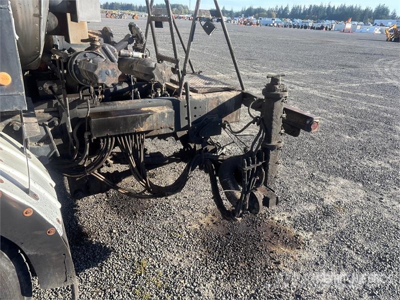 Ford 2000 gal on Ford F-750 4x2 Asphalt Distributor Tru Tankbilar