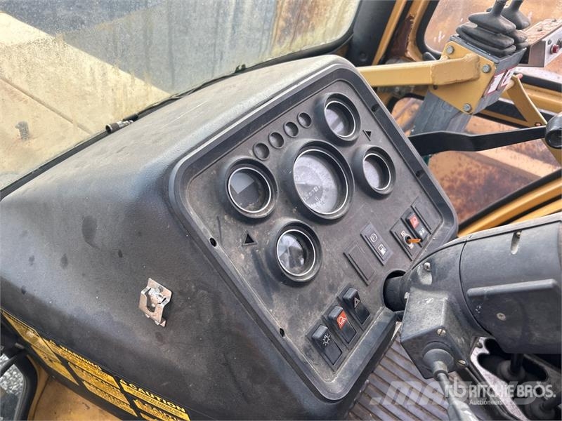 Ford 6610 Mower Tractor (Inoperable) Trattori compatti