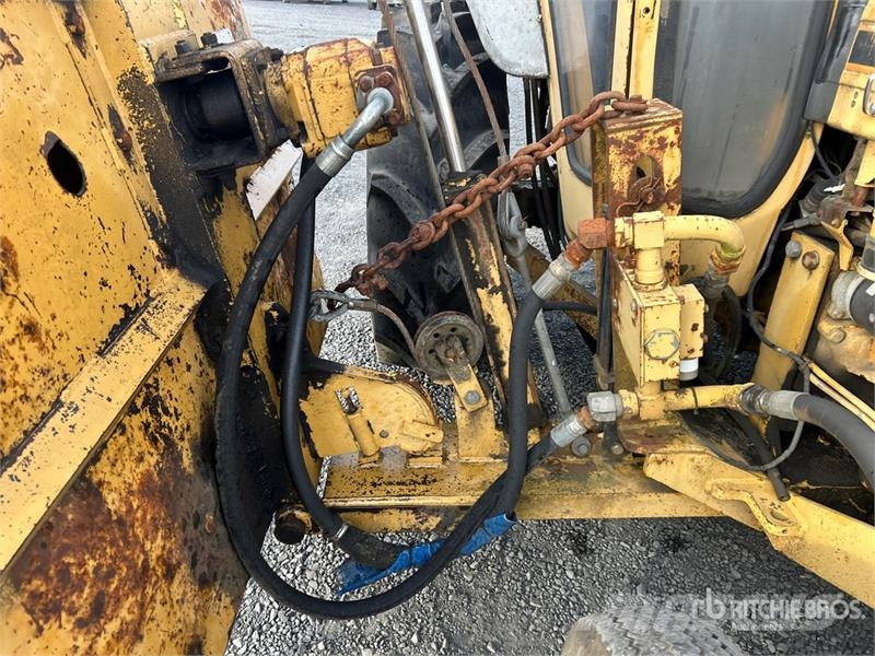 Ford 6610 Mower Tractor (Inoperable) Trattori compatti