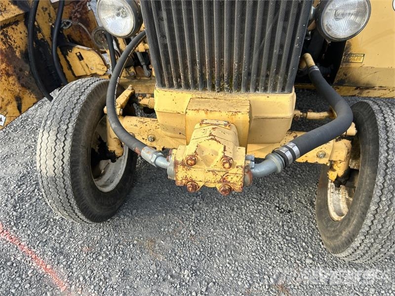 Ford 6610 Mower Tractor (Inoperable) Trattori compatti