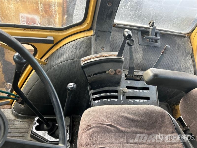 Ford 6610 Mower Tractor (Inoperable) Trattori compatti