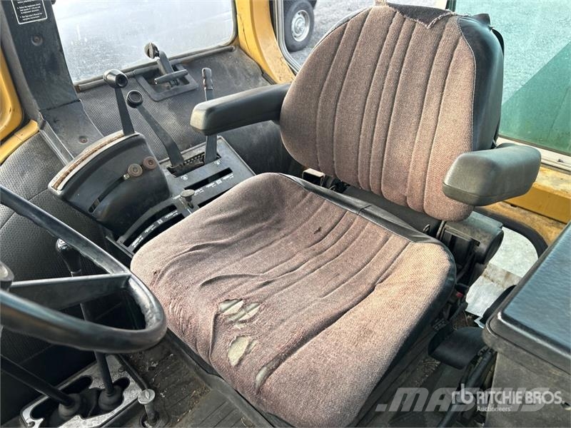 Ford 6610 Mower Tractor (Inoperable) Trattori compatti