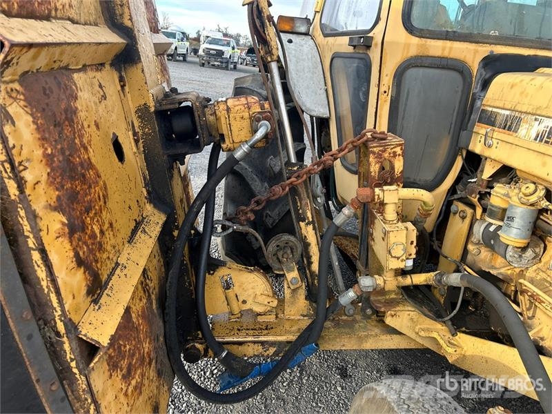 Ford 6610 Mower Tractor (Inoperable) Trattori compatti