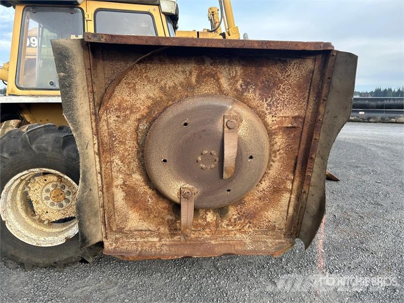 Ford 6610 Mower Tractor (Inoperable) Trattori compatti