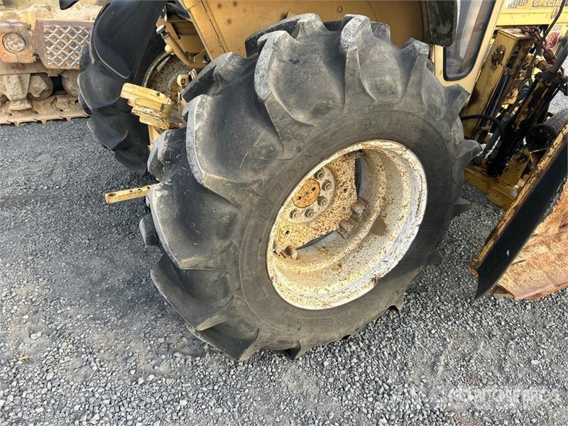 Ford 6610 Mower Tractor (Inoperable) Trattori compatti