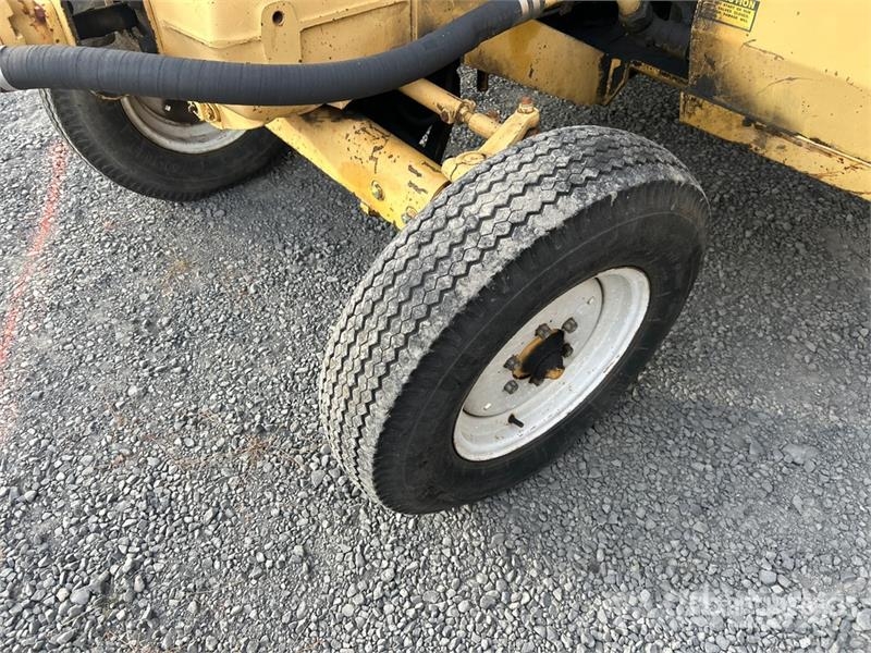 Ford 6610 Mower Tractor (Inoperable) Trattori compatti