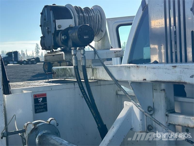 Ford A40P 40 ft on Ford F-750 XL 4x2 Cable Placer Bucke Auto korvtõstukid