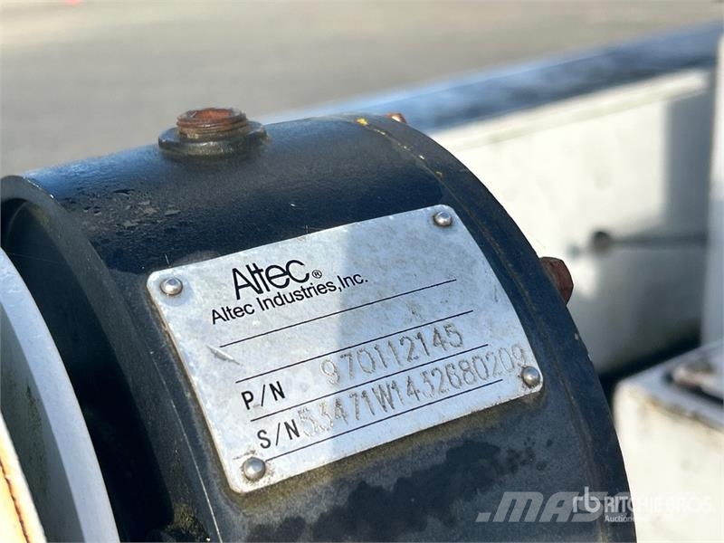 Ford A40P 40 ft on Ford F-750 XL 4x2 Cable Placer Bucke Auto korvtõstukid