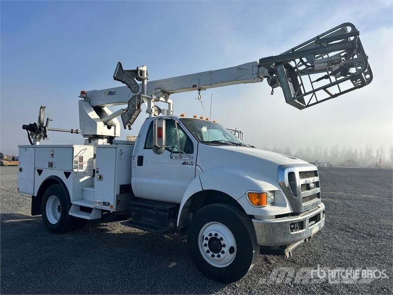 Ford A40P 40 ft on Ford F-750 XL 4x2 Cable Placer Bucke Auto korvtõstukid