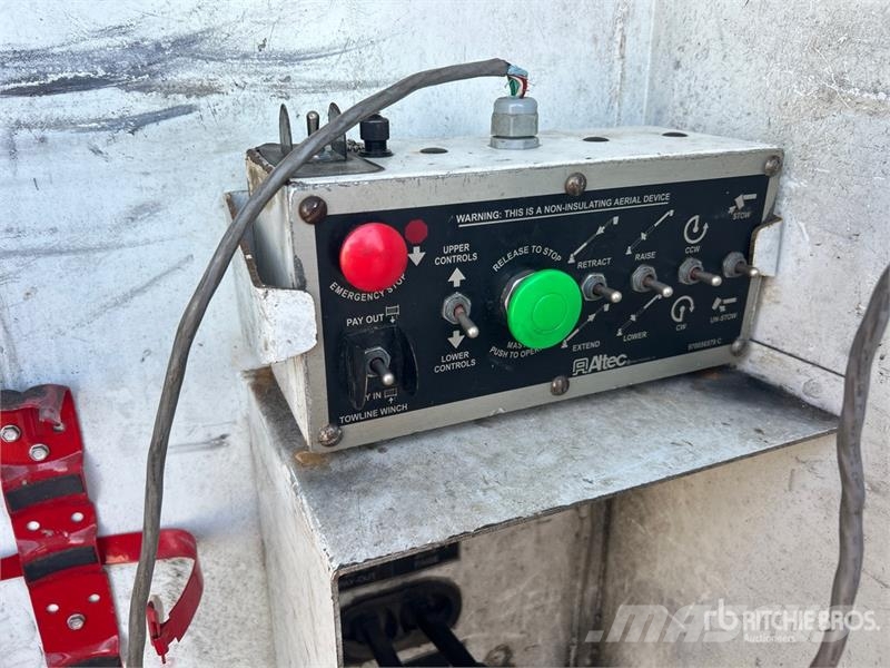 Ford A40P 40 ft on Ford F-750 XL 4x2 Cable Placer Bucke Auto korvtõstukid