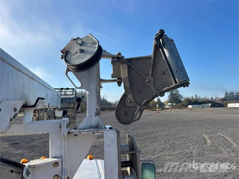 Ford A40P 40 ft on Ford F-750 XL 4x2 Cable Placer Bucke Auto korvtõstukid