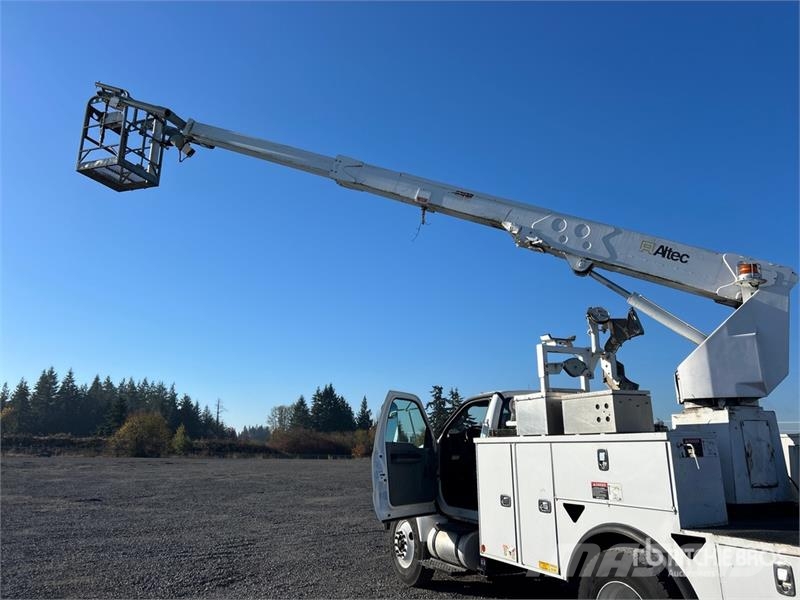 Ford A40P 40 ft on Ford F-750 XL 4x2 Cable Placer Bucke Auto korvtõstukid