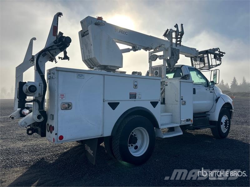 Ford A40P 40 ft on Ford F-750 XL 4x2 Cable Placer Bucke Auto korvtõstukid