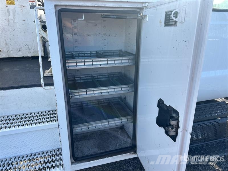 Ford A40P 40 ft on Ford F-750 XL 4x2 Cable Placer Bucke Auto korvtõstukid