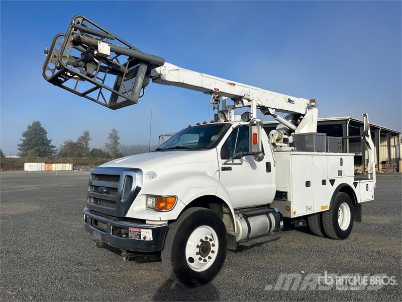 Ford A40P 40 ft on Ford F-750 XL 4x2 Cable Placer Bucke Auto korvtõstukid