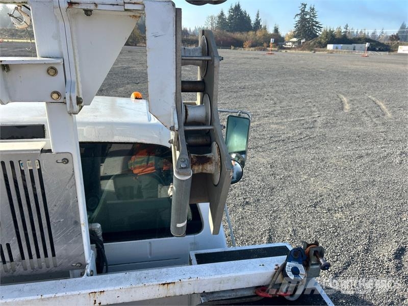 Ford A40P 40 ft on Ford F-750 XL 4x2 Cable Placer Bucke Auto korvtõstukid
