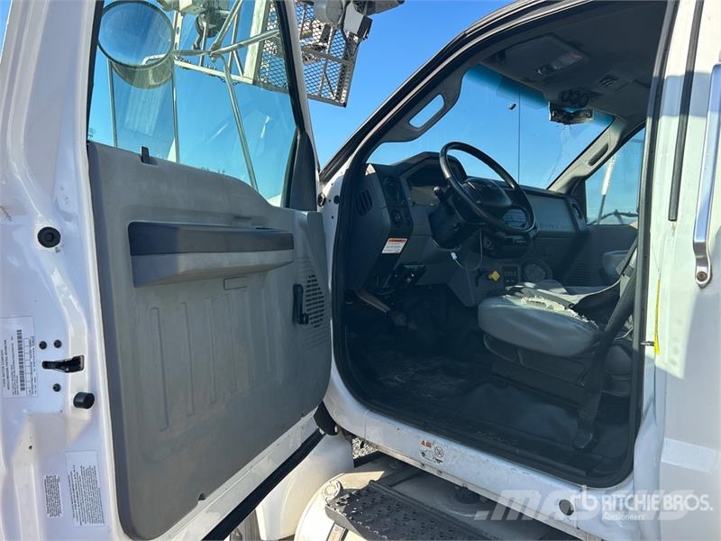 Ford A40P 40 ft on Ford F-750 XL 4x2 Cable Placer Bucke Auto korvtõstukid