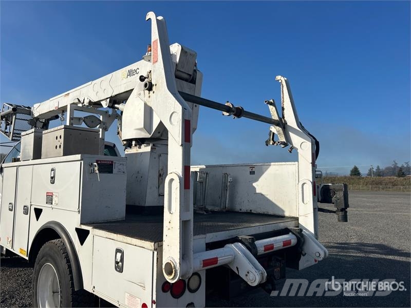 Ford A40P 40 ft on Ford F-750 XL 4x2 Cable Placer Bucke Auto korvtõstukid