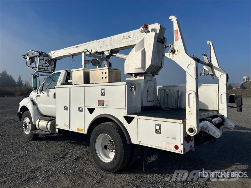 Ford A40P 40 ft on Ford F-750 XL 4x2 Cable Placer Bucke Auto korvtõstukid