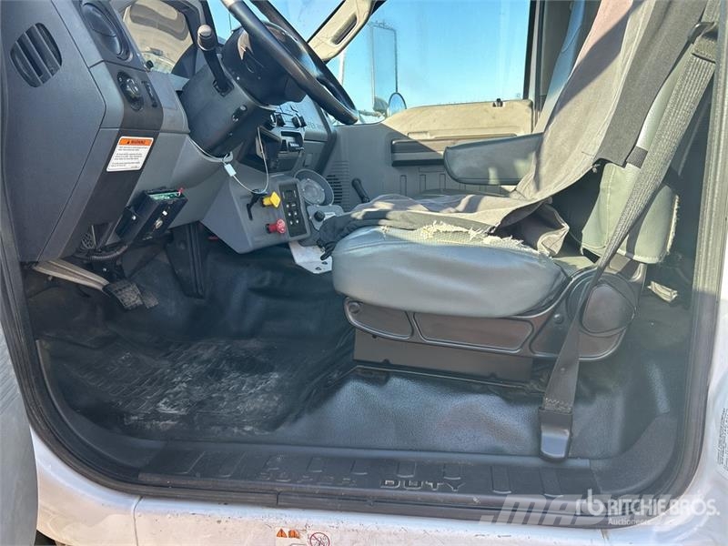 Ford A40P 40 ft on Ford F-750 XL 4x2 Cable Placer Bucke Auto korvtõstukid