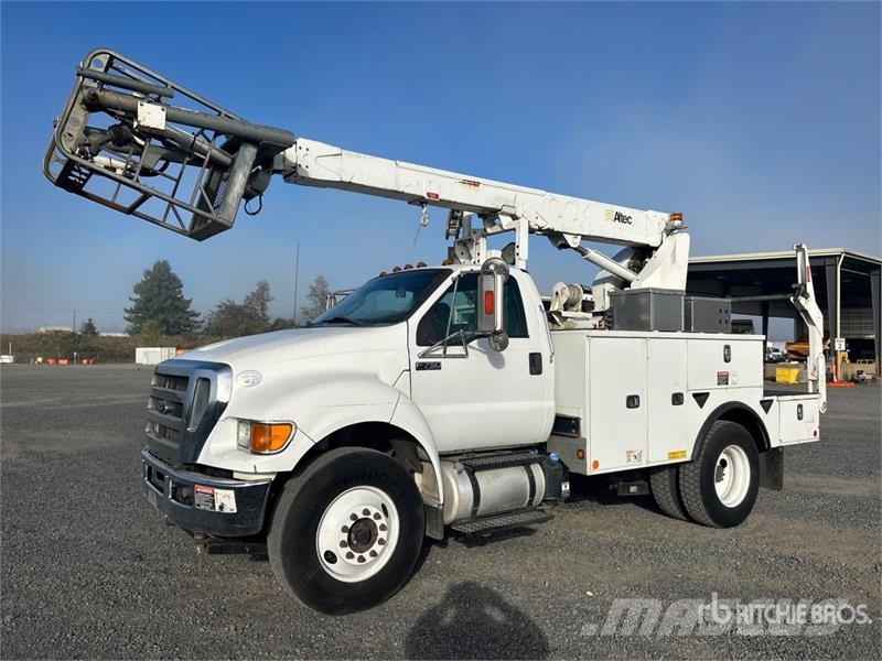 Ford A40P 40 ft on Ford F-750 XL 4x2 Cable Placer Bucke Auto korvtõstukid