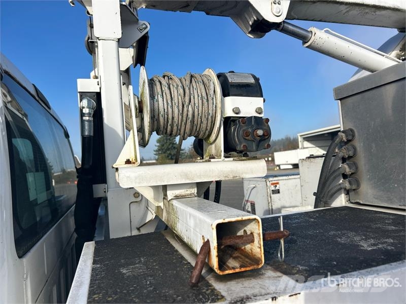 Ford A40P 40 ft on Ford F-750 XL 4x2 Cable Placer Bucke Auto korvtõstukid