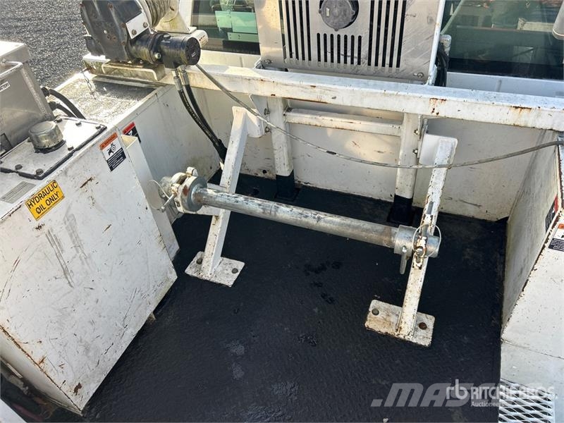 Ford A40P 40 ft on Ford F-750 XL 4x2 Cable Placer Bucke Auto korvtõstukid