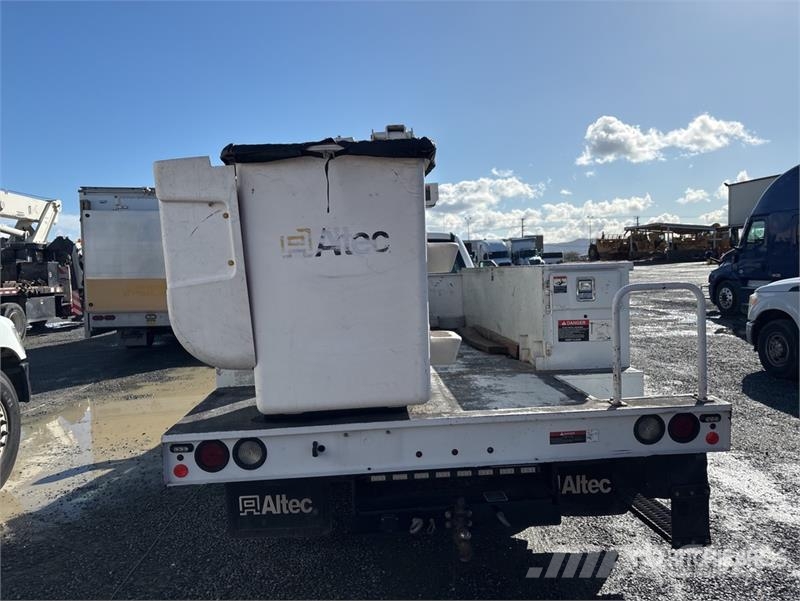 Ford AT37G 37 ft on Ford F-550 4x4 Bucket Truck Nostolava-autot