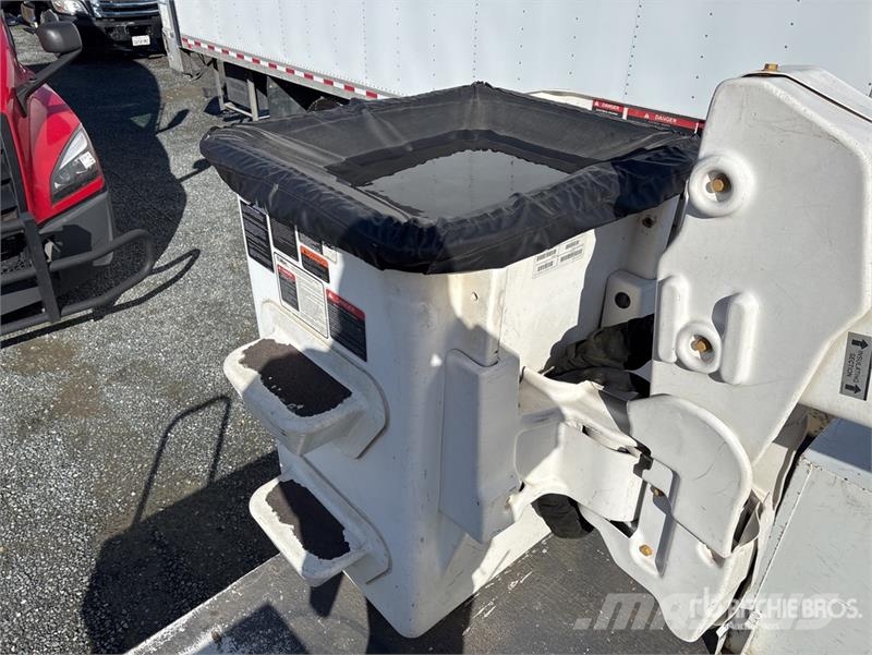Ford AT37G 37 ft on Ford F-550 4x4 Bucket Truck Nostolava-autot