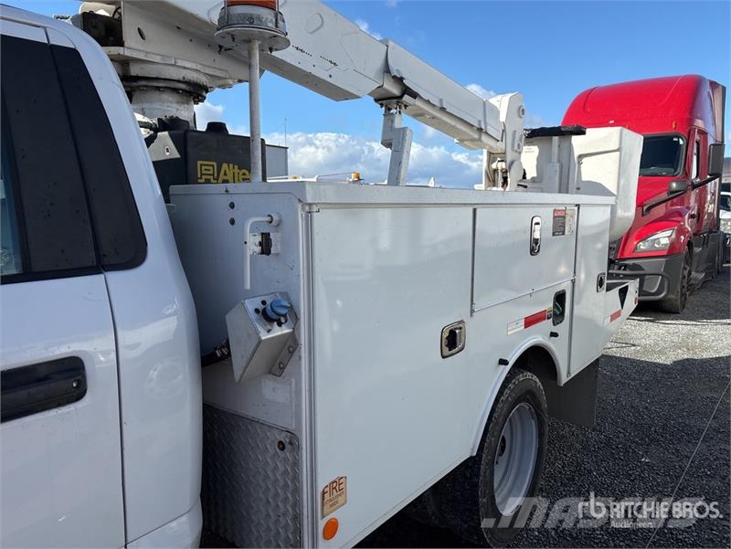 Ford AT37G 37 ft on Ford F-550 4x4 Bucket Truck Nostolava-autot