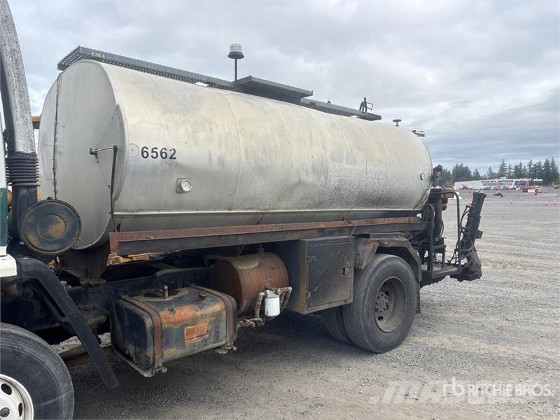 Ford Bearcat BC-401 2100 gal on Ford 4x2 Asphalt Distr Вантажівки-цистерни