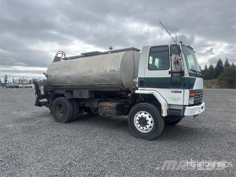 Ford Bearcat BC-401 2100 gal on Ford 4x2 Asphalt Distr Вантажівки-цистерни