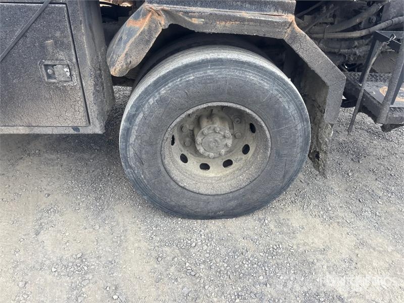 Ford Bearcat BC-401 2100 gal on Ford 4x2 Asphalt Distr Вантажівки-цистерни