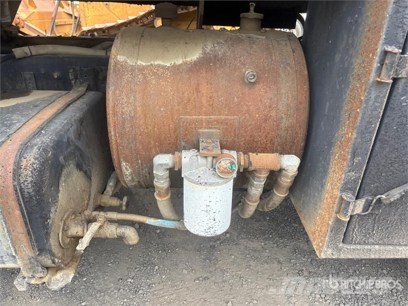Ford Bearcat BC-401 2100 gal on Ford 4x2 Asphalt Distr Вантажівки-цистерни