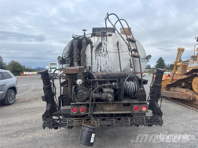 Ford Bearcat BC-401 2100 gal on Ford 4x2 Asphalt Distr Вантажівки-цистерни