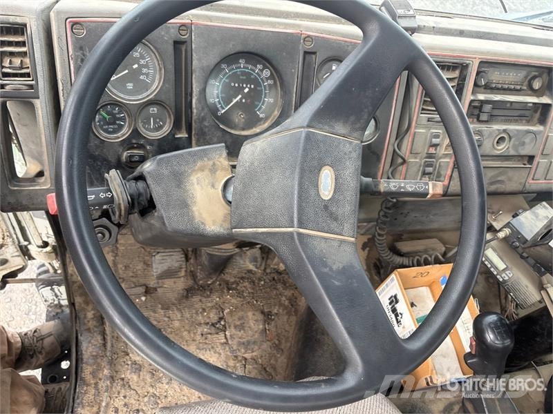 Ford Bearcat BC-401 2100 gal on Ford 4x2 Asphalt Distr Вантажівки-цистерни