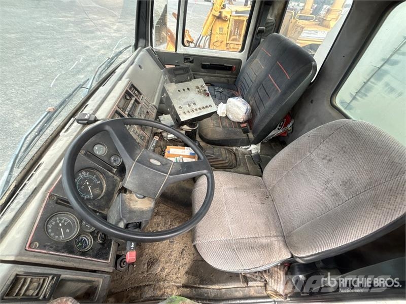 Ford Bearcat BC-401 2100 gal on Ford 4x2 Asphalt Distr Вантажівки-цистерни