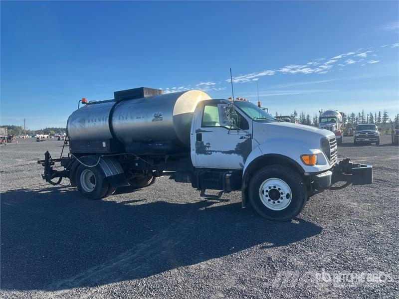 Ford Black-Topper CENTENNIAL 2000 gal on Ford F-750 4x2 Tanker trucks