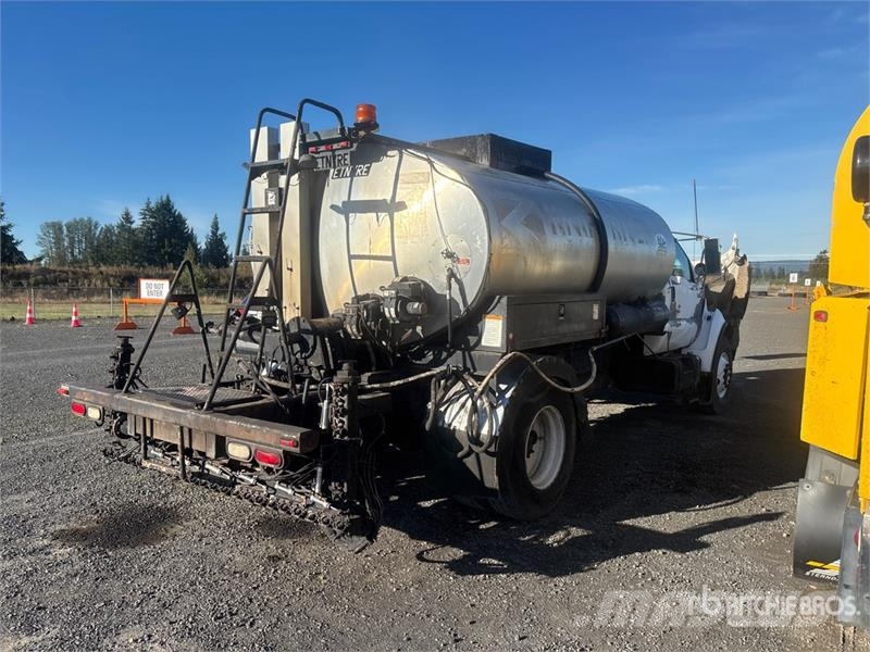 Ford Black-Topper CENTENNIAL 2000 gal on Ford F-750 4x2 Tanker trucks