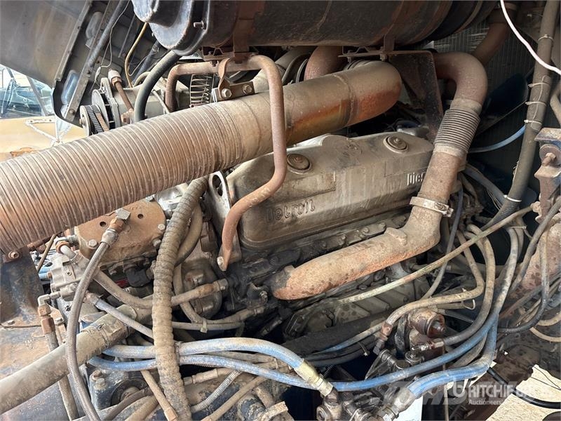 Ford CL-9000 6x4 T/A Cabover w/ Sleeper Camiones tractor