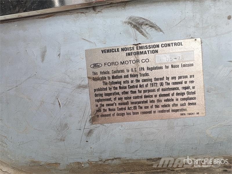 Ford CL-9000 6x4 T/A Cabover w/ Sleeper Camiones tractor